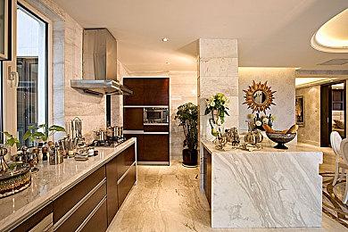 下载《昆特牌》可获《2077：往日之影》传说武器